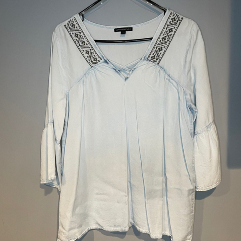 SIGNATURE STUDIO Boho Peasant Top Women's Medium Relaxed Fit Coastal Bell Sleeve